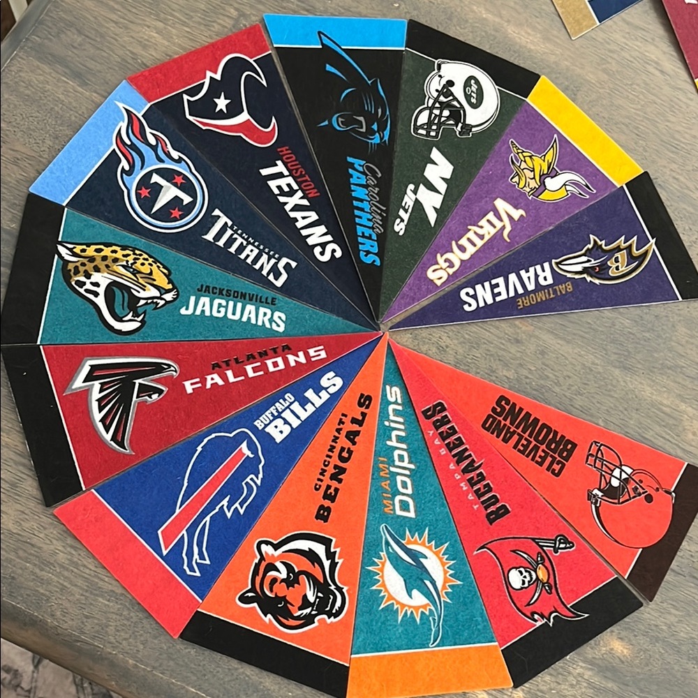 22 Mini NFL Pennants
